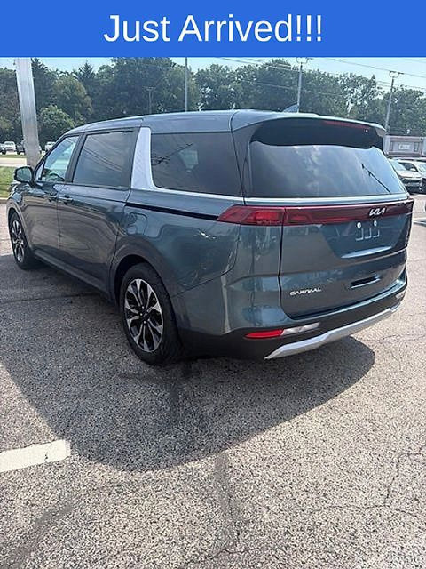 Used 2024 Kia Carnival EX FWD image 5