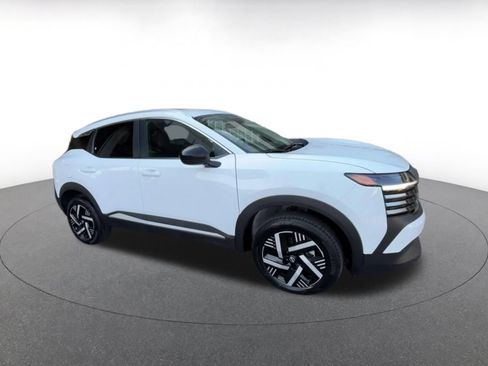 Used 2026 Nissan Kicks SV w/ Cold Weather Package FWD image 2