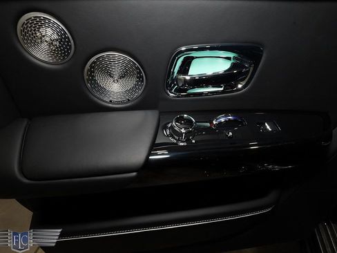Used 2022 Rolls-Royce Phantom Sedan RWD image 22