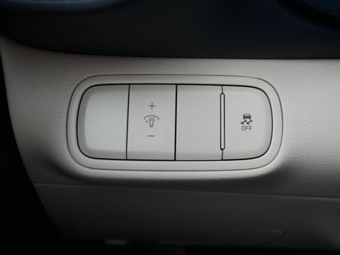 Certified 2025 Hyundai Venue Limited FWD image 26