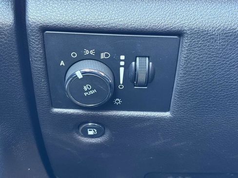 Used 2019 Jeep Grand Cherokee Laredo image 17