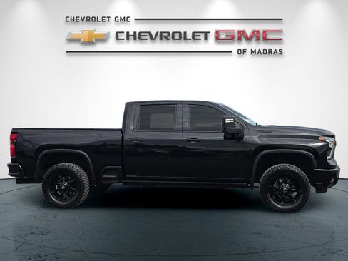 Used 2024 Chevrolet Silverado 2500 LTZ w/ LTZ Plus Package image 2