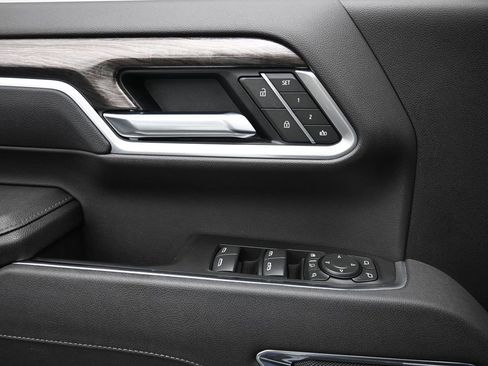 Used 2025 Chevrolet Silverado 2500 LTZ w/ LTZ Plus Package image 15