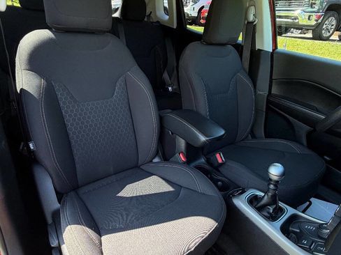 Used 2018 Jeep Compass Sport AWD/4WD image 33