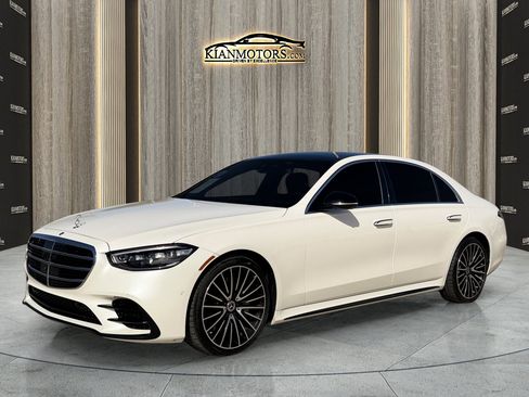 Used 2022 Mercedes-Benz S 500 4MATIC w/ AMG Line Package image 3