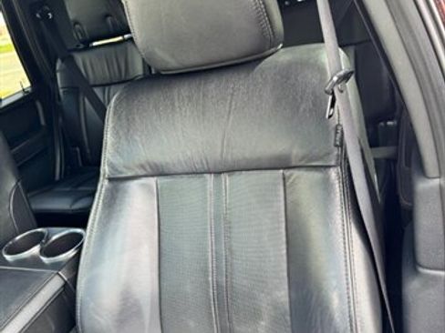 Used 2016 Lincoln Navigator Reserve image 19