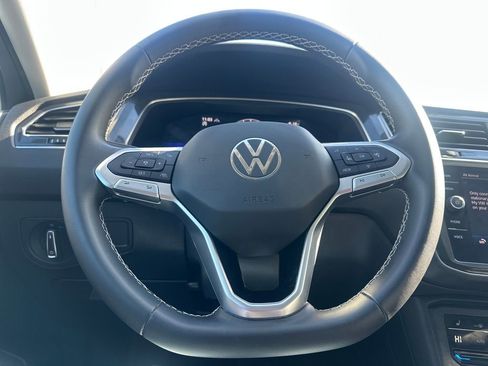 Certified 2023 Volkswagen Tiguan SE w/ Panoramic Sunroof Package image 6