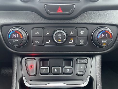 Used 2018 GMC Terrain SLE w/ Driver Convenience Package image 21