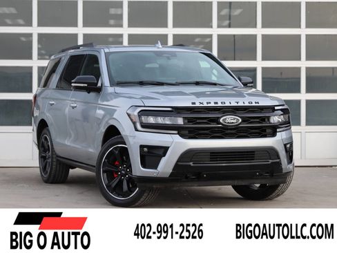 Used 2022 Ford Expedition Limited image 1