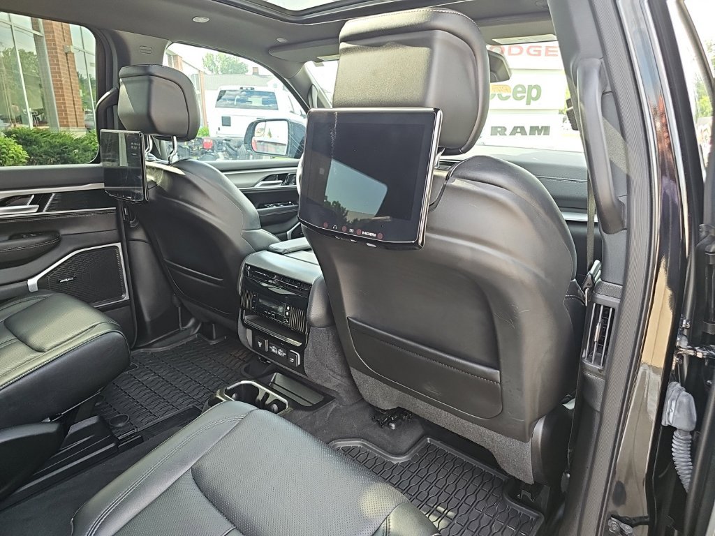 Used 2024 Jeep Wagoneer Series II AWD/4WD image 29