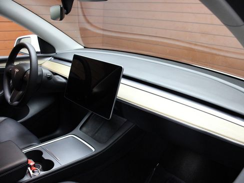 Used 2023 Tesla Model Y Long Range image 25