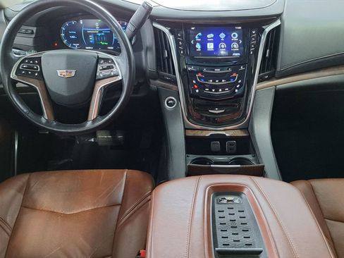 Used 2016 Cadillac Escalade ESV Luxury image 27