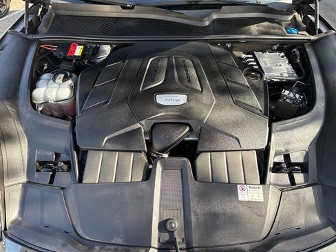 Used 2019 Porsche Cayenne image 48