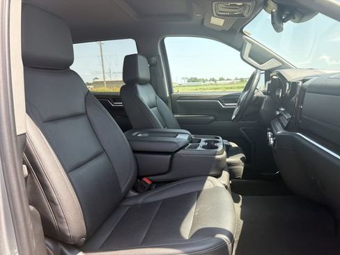Used 2025 GMC Sierra 1500 SLT AWD/4WD image 16