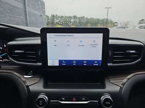 Used 2020 Ford Explorer Limited image 24