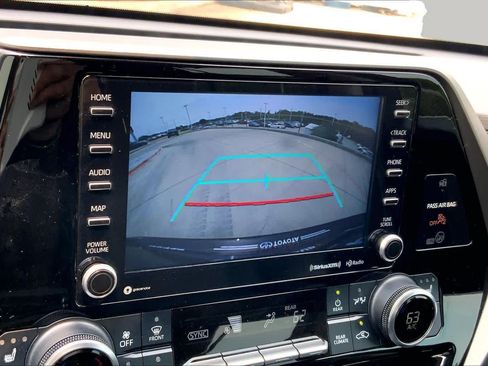 Used 2021 Toyota Highlander XLE FWD image 29