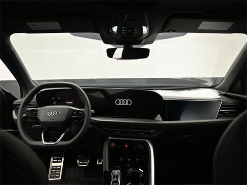 New 2025 Audi SQ5 Prestige image 10