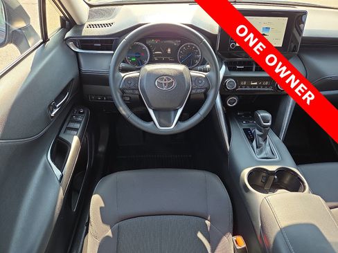 Used 2024 Toyota Venza LE AWD/4WD image 11