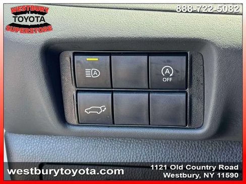 Certified 2024 Toyota Highlander XLE AWD/4WD image 24