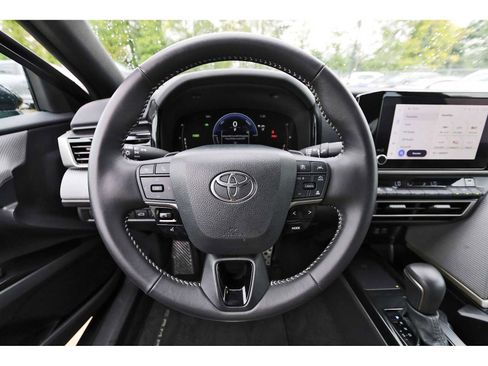 Used 2025 Toyota Camry SE w/ Convenience Package FWD image 13
