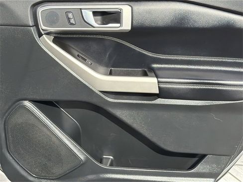 Used 2021 Ford Explorer XLT image 39