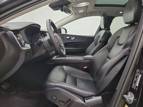 Certified 2025 Volvo XC40 B5 Plus image 18