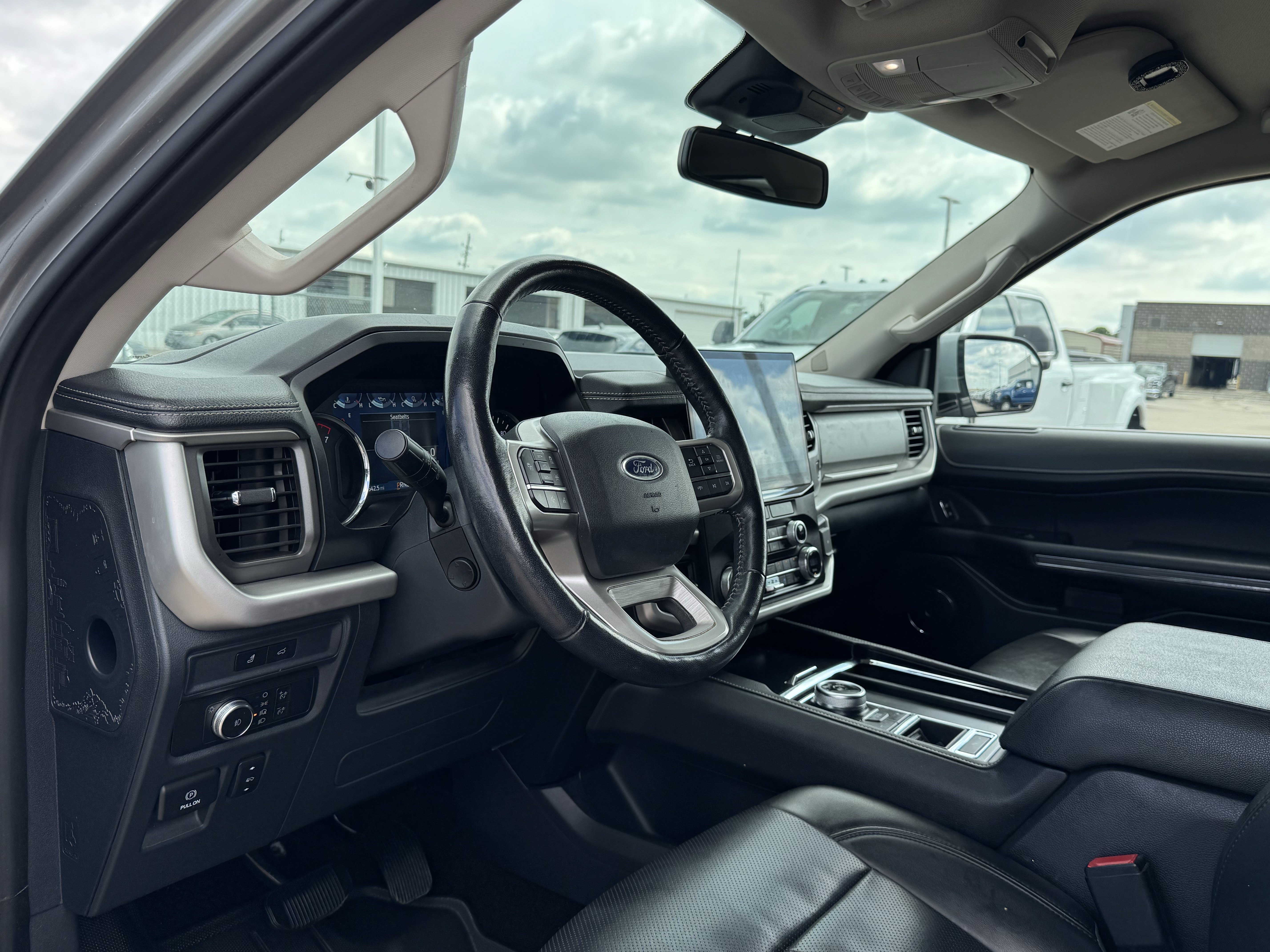 Used 2022 Ford Expedition XLT RWD image 16