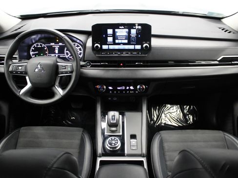 Used 2024 Mitsubishi Outlander SE image 19