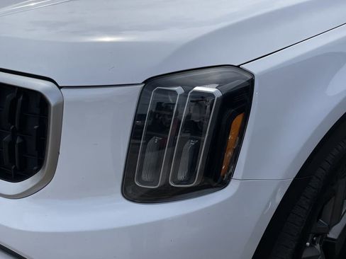 Certified 2024 Kia Telluride LX image 5