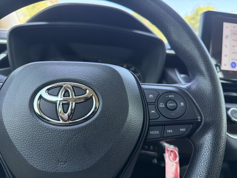 Used 2024 Toyota Corolla LE FWD image 11