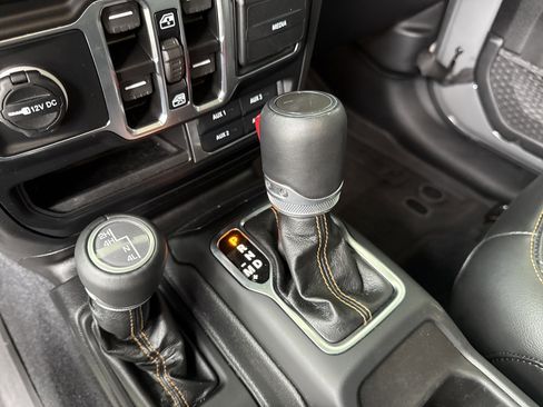 Used 2023 Jeep Wrangler Unlimited Sahara image 25