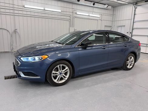 Used 2018 Ford Fusion SE w/ Fusion SE Technology Package FWD image 9