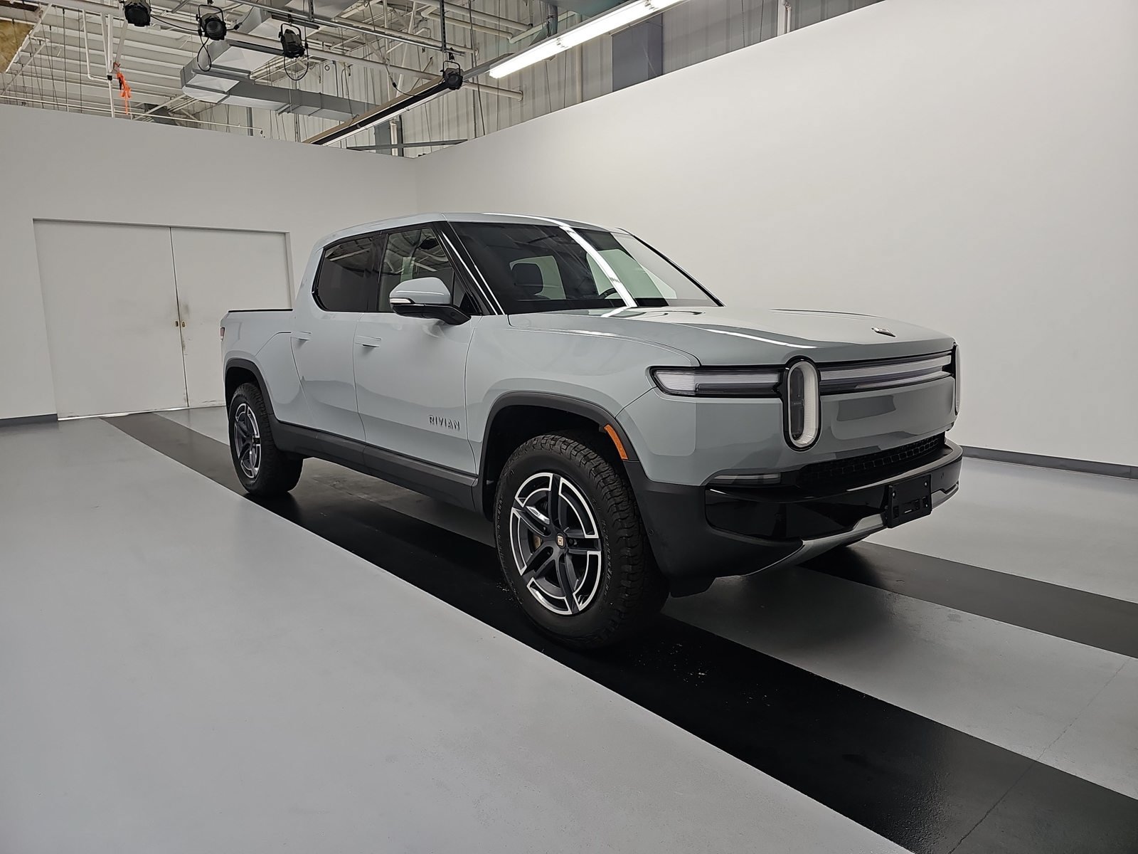 Used 2025 Rivian R1T Adventure Dual AWD/4WD image 7