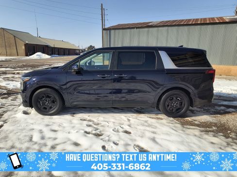 Used 2025 Kia Carnival image 6