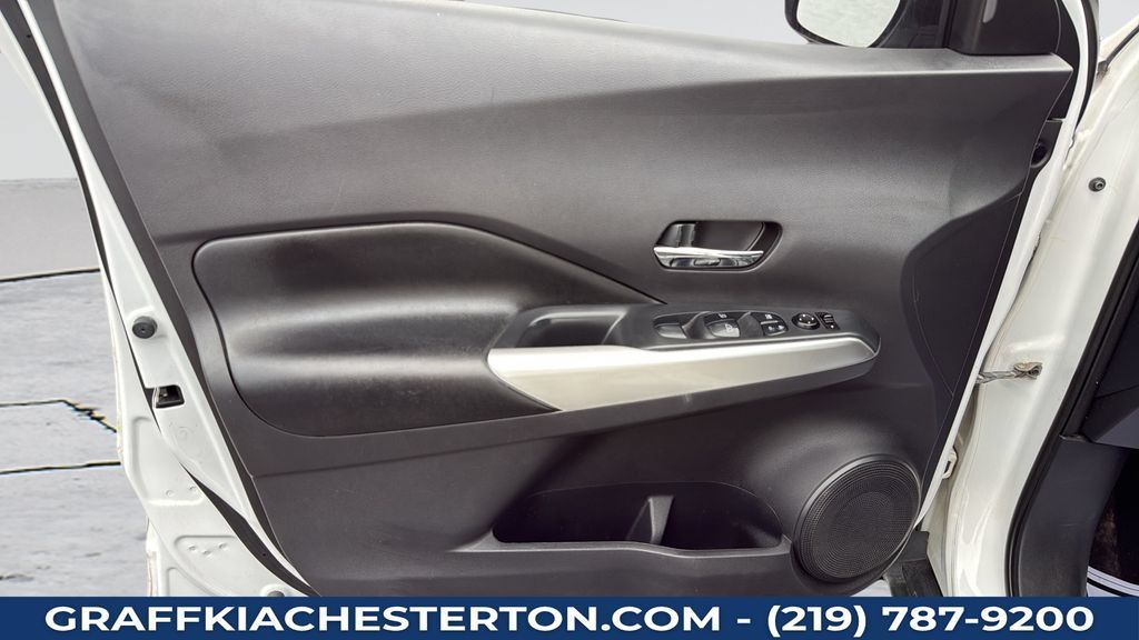 Used 2018 Nissan Kicks SR FWD image 24