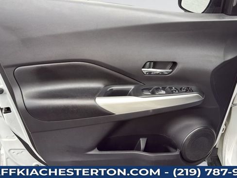 Used 2018 Nissan Kicks SR FWD image 24