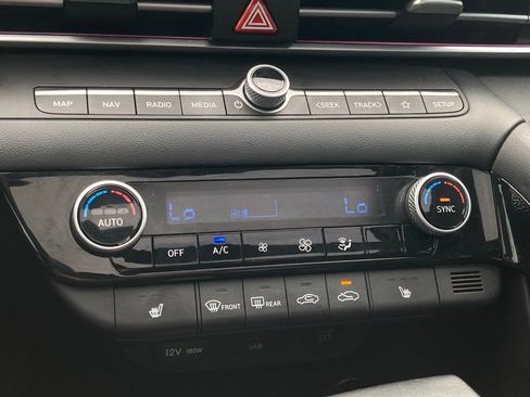 Used 2024 Hyundai Elantra SEL w/ Convenience Package image 23