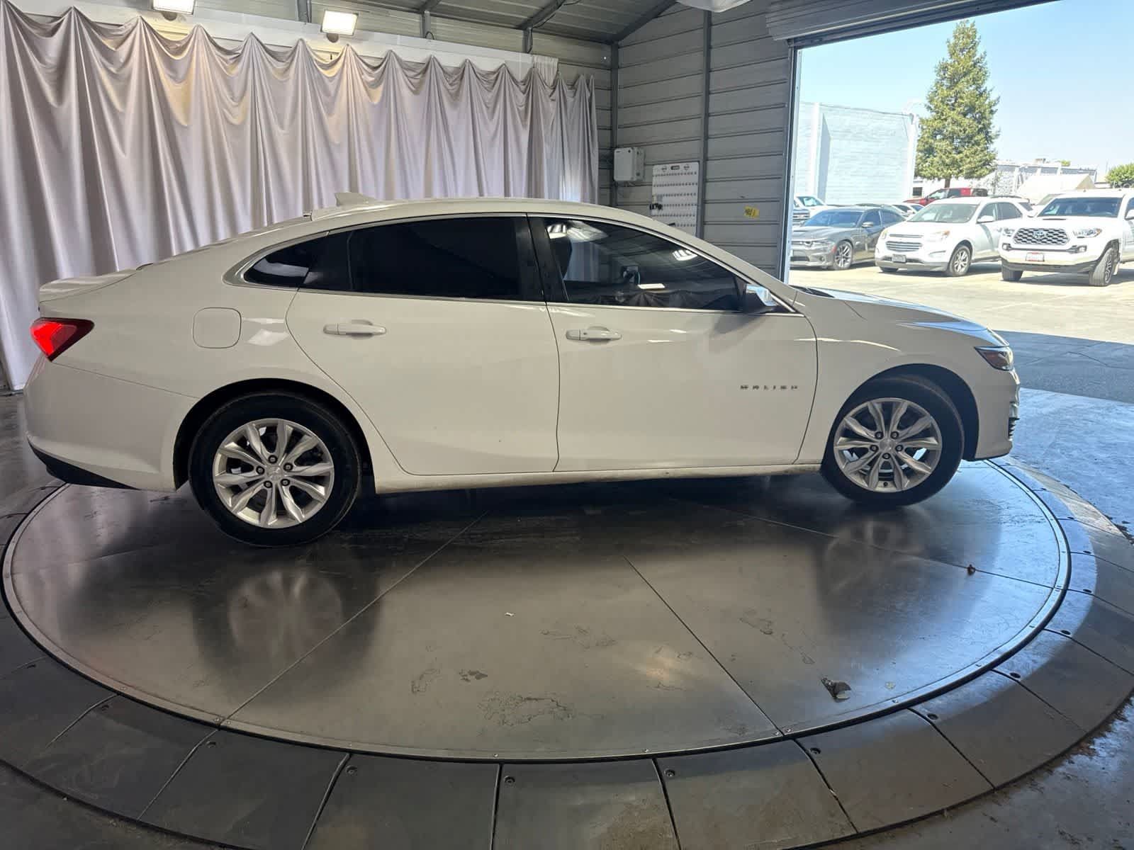 Used 2019 Chevrolet Malibu LT FWD image 4
