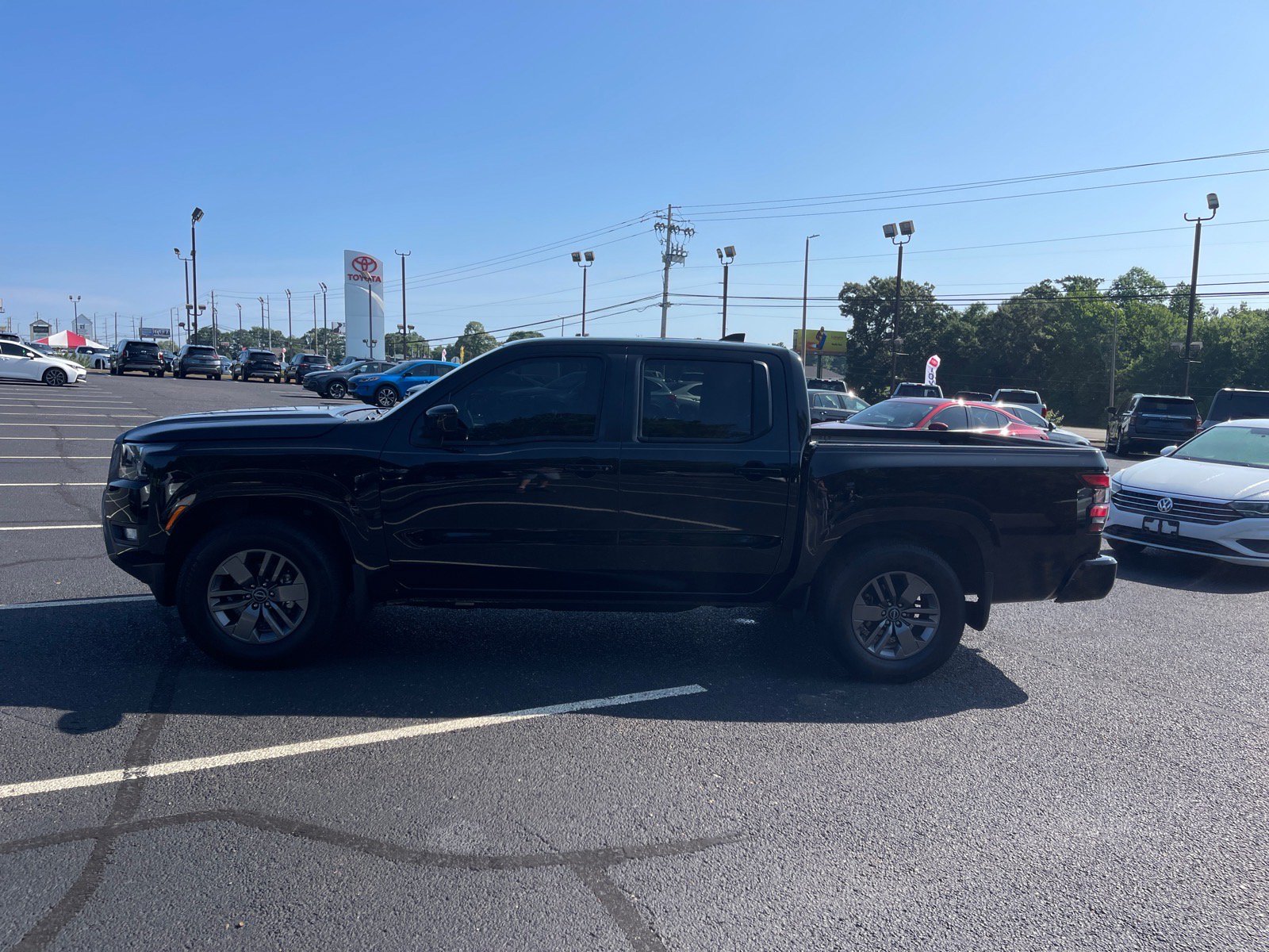 Used 2025 Nissan Frontier SV w/ SV Convenience Package RWD image 13