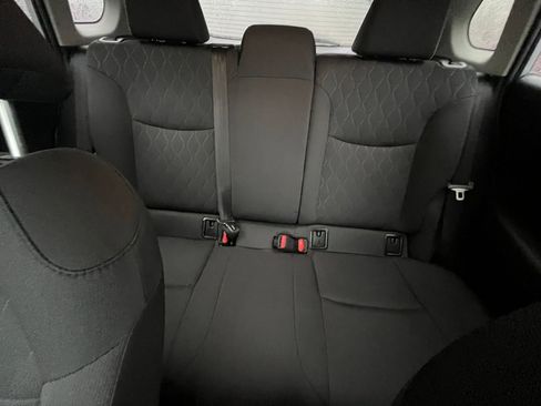 Used 2025 Toyota Corolla Cross LE image 38