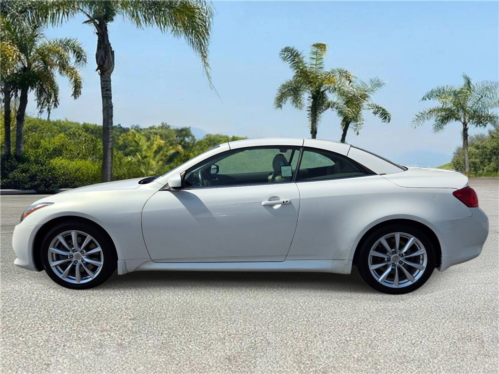 Used 2011 INFINITI G37 Convertible w/ Premium Pkg RWD image 2