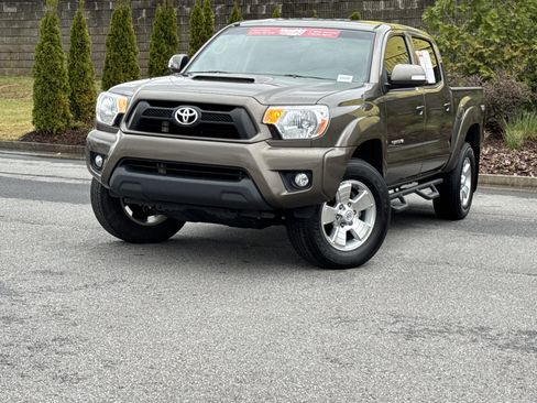 Used 2012 Toyota Tacoma w/ TRD Sport Pkg image 5