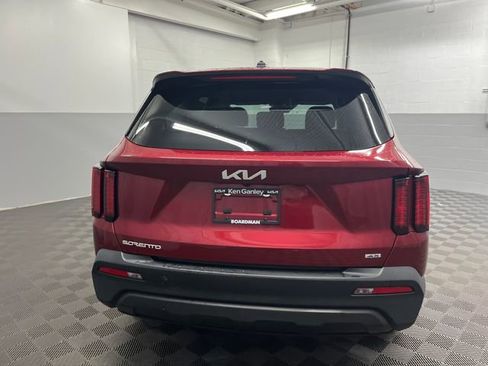 Certified 2023 Kia Sorento LX image 6