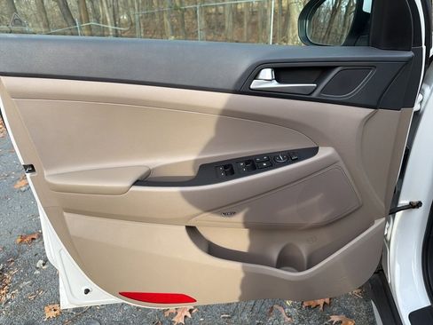 Used 2019 Hyundai Tucson Sport image 16