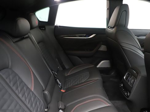 Used 2019 Maserati Levante Trofeo AWD/4WD image 17