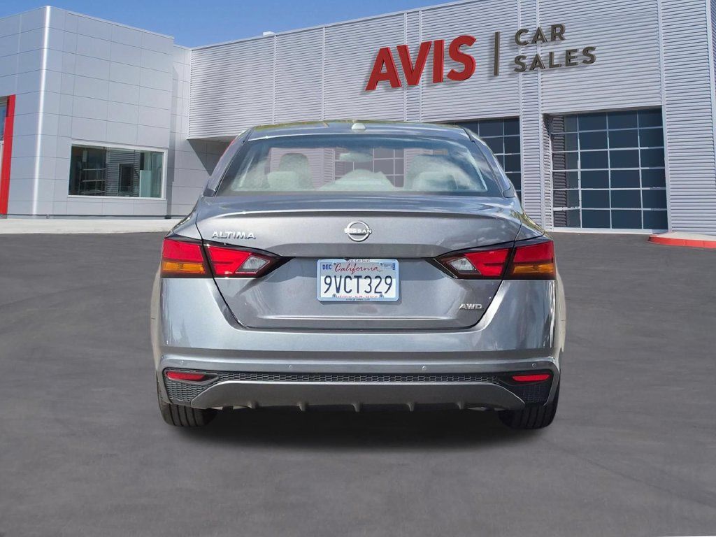 Used 2025 Nissan Altima 2.5 SV AWD/4WD image 7