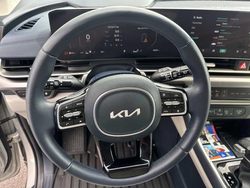 Used 2025 Kia Carnival SX Prestige FWD image 28