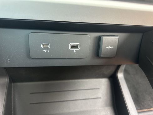 Used 2024 Land Rover Defender 130 S image 30