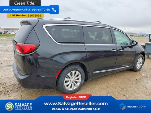 Used 2018 Chrysler Pacifica Touring-L FWD image 4