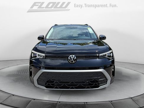 New 2026 Volkswagen Taos SE AWD/4WD image 2